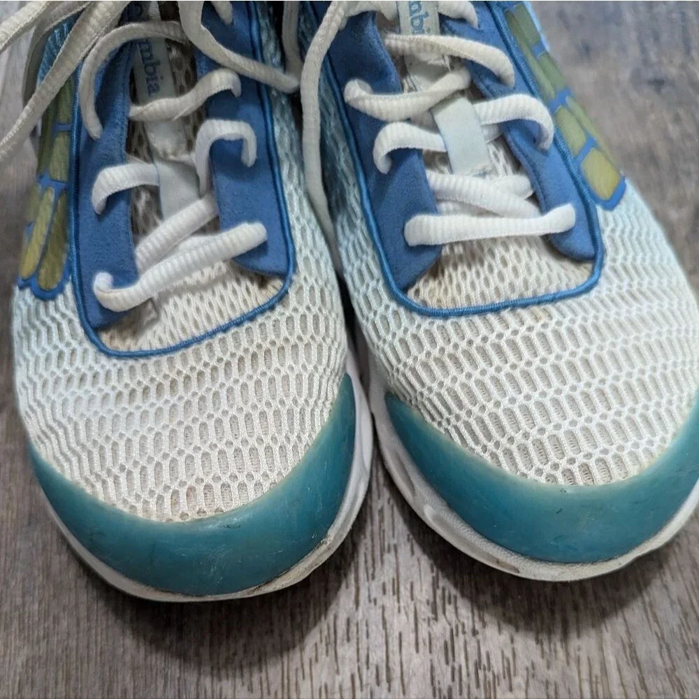 Columbia Omni grip techlite hiking trail shoes